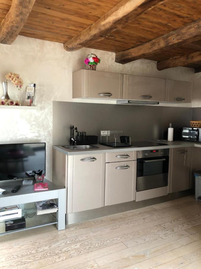 Holiday home Charmante Maison Pierres 1768