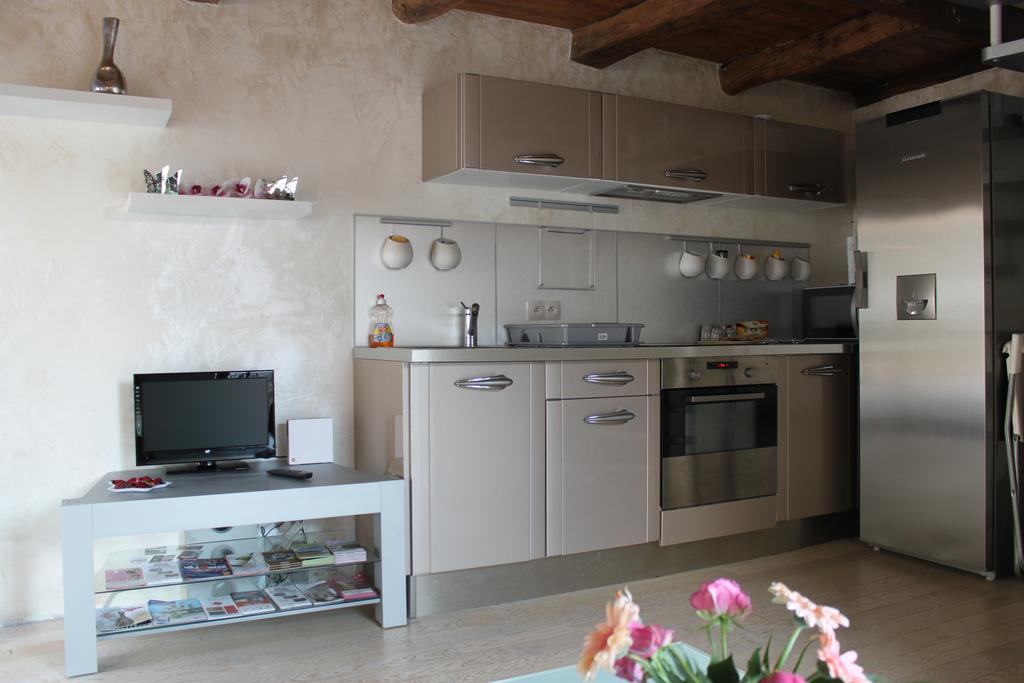 Holiday home Charmante Maison Pierres 1768